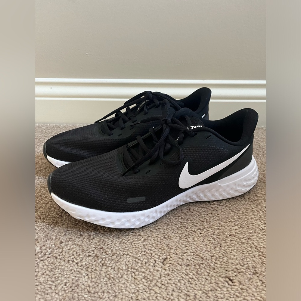 Nike Women's Revolution 5 Running Shoe, Black/White-Anthracite, size 10.5